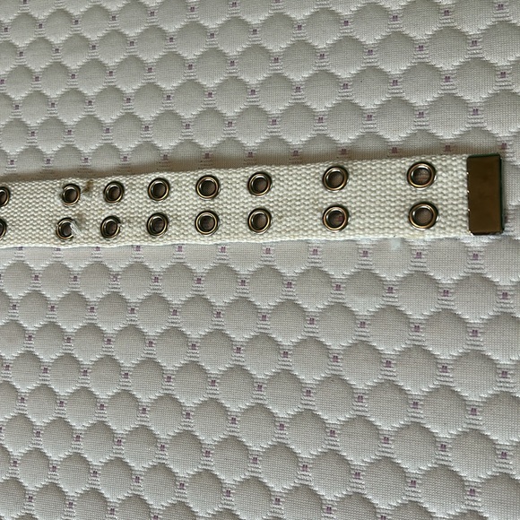 White fabric belt with metal fixtures - Picture 2 of 7
